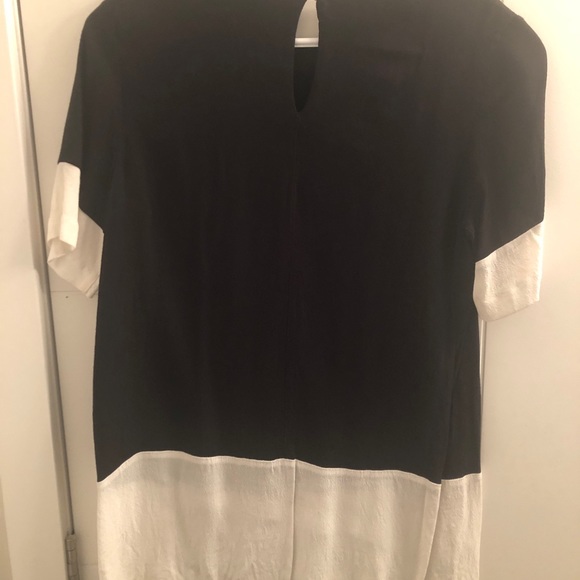 Black H&M top with white trim - Picture 2 of 5